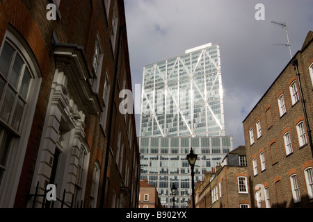 201 Bishopsgate und der Broadgate Tower mit Wohnungen und Büros im Vordergrund spitalfields Stockfoto