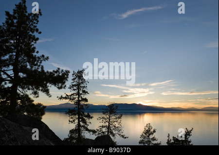 Sonnenuntergang vom Logan schwärmen Vista Point off Highway 50, Zephyr Cove, Lake Tahoe, Nevada, USA Stockfoto