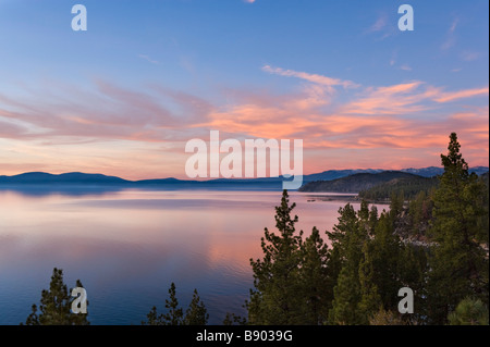 Sonnenuntergang vom Logan schwärmen Vista Point off Highway 50, Zephyr Cove, Lake Tahoe, Nevada, USA Stockfoto