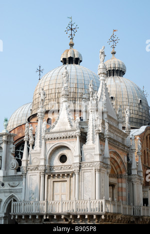 Geschnitzten Marmor-Fassade im inneren Hof des Dogenpalastes in Venedig Stockfoto