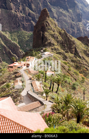 Dieses Bild zeigt Masca, ein idyllisches Dörfchen in Teneriffa auf den Canaray Inseln mit seiner berühmten Felsformation Stockfoto