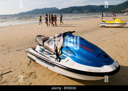 Jet-Ski Boote am Strand in Phuket, Thailand Stockfoto