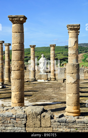 Römische Ruinen Baelo Claudia, Bolonia Cadiz Provinz Spanien Statue des Kaisers Trajan in der Basilika neben dem Forum Stockfoto