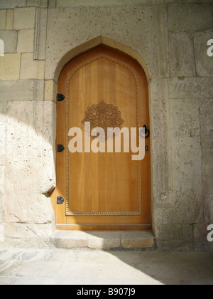 Reich verzierte Tür in einer aserbaidschanischen Moschee, Baku Stockfoto