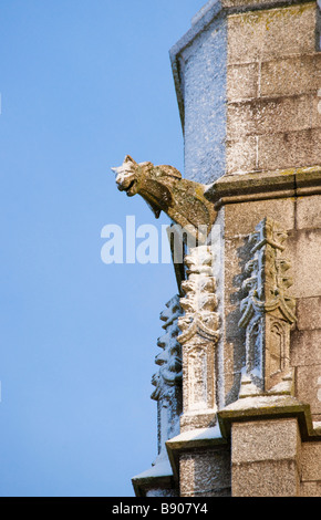 St.-Martins Kirche, Liskeard, Wasserspeier im Schnee Stockfoto