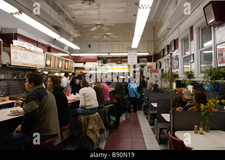 Inneren Ben es Chili Bowl Diner und Wahrzeichen Restaurant 1213 U Street NW Washington, District Of Columbia, USA, Nordamerika Stockfoto