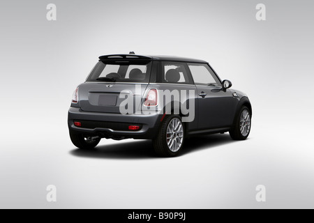 2009 Mini Cooper John Cooperworks in Silber - hintere Winkel Ansicht Stockfoto