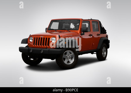 2009 Jeep Wrangler Unlimited Rubicon in Orange - Winkel-Vorderansicht Stockfoto