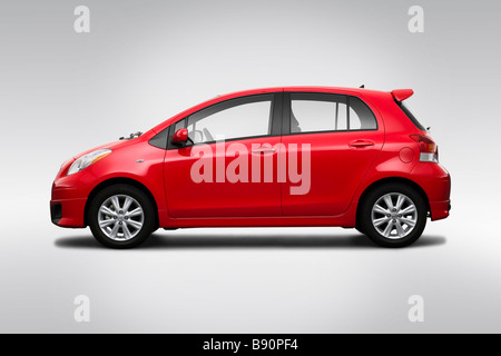 2009 Toyota Yaris S rot - Treiber Seitenprofil Stockfoto