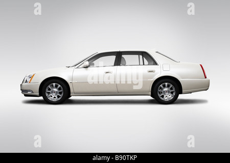 2009 Cadillac DTS-Luxus in weiß - Treiber Seitenprofil Stockfoto