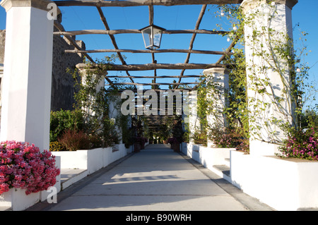 Der Weg Eingang zu den Infinity Pool und Schwimmbad im Hotel Beach Hotel Caruso, in Ravello, Italien Stockfoto