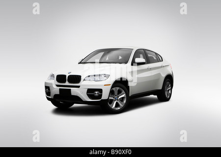 2009 BMW X 6 xDrive 35i in weiß - Winkel-Vorderansicht Stockfoto