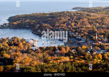 Fallen Sie Sonnenuntergang Ovelooking Camden, Maine, New England Stockfoto