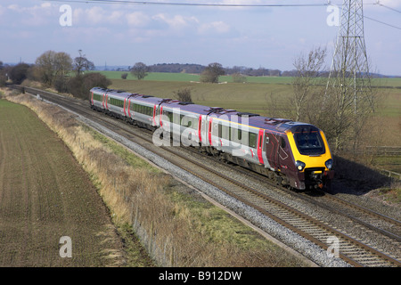 Arriva Cross Country Voyager 221 131 durchläuft Portway mit 09 33 Dundee Plymouth auf 05 06 09 Stockfoto