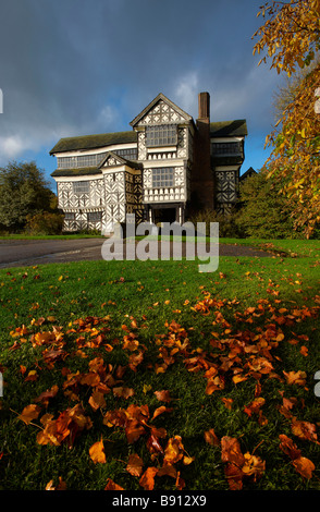 Little Moreton Hall im Herbst Congleton Cheshire UK Stockfoto