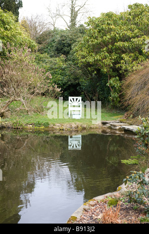 Chartwell, Wohnhaus und Garten von Sir Winston Churchill. Sitz, wo Churchill zum sitzen und seine Fische füttern. Stockfoto