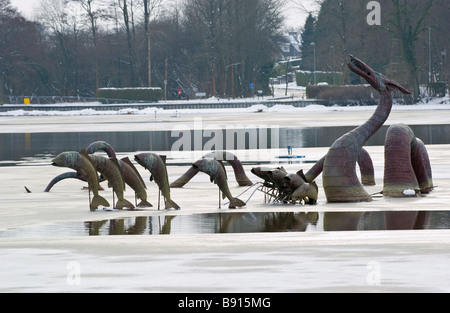 Fabelhafte Wasserbestie in den See bei Llandrindod Wells Powys Mitte Wales UK Stockfoto