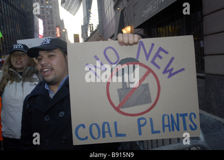 Demonstranten demonstrieren gegen die Nutzung von Kohle als Energiequelle Stockfoto