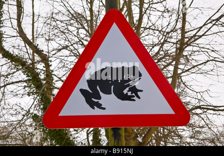 Kröte Warnschild am See bei Llandrindod Wells Powys Mid Wales UK Stockfoto