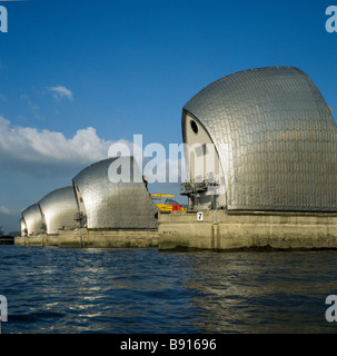 Thames Barrier in Woolwich Reach auf der Themse, London, Abschluss 1982 um London vor Überschwemmungen zu schützen. Stockfoto