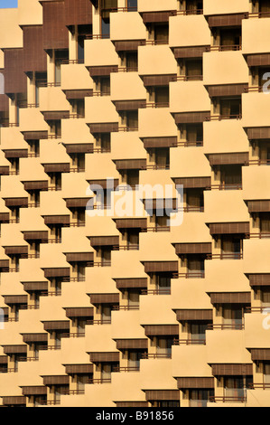Typische moderne Dubai bauen Architektur Balkone Stockfoto
