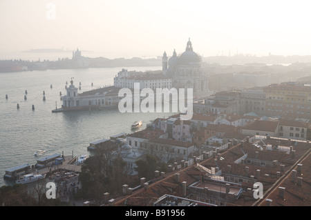 Ein Blick vom Markusturm über den Canal Grande in Richtung La Giudecca. Stockfoto