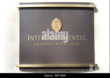 Eine Wand-Plakette für das InterContinental London Park Lane.  Mar 2009 Stockfoto