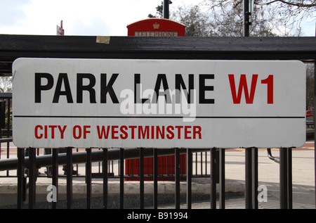 Straßenschild für Park Lane, London.  Mar 2009 Stockfoto