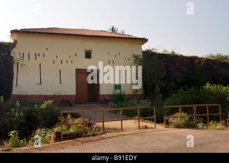 Hauptturm Tor zur alten portugiesischen Küste Fort Aguada, Goa, Indien. Stockfoto