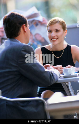 Paar Geschäftstreffen in einem Café in Brisbane Queensland Australien Stockfoto
