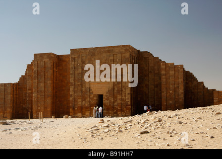 Gehäuse Wand und Tempel Eingang, Funerary Komplex des Djoser, Sakkara, Ägypten Stockfoto