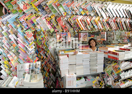 Newsagency Gambir Station Jakarta Indonesien Stockfoto