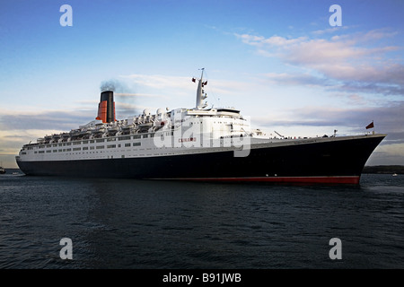 QE2 Liner Cobh Hafen Cork Irland verlassen. Stockfoto