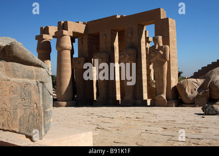 Das Ramesseum [Totentempel] von Ramses II, altägyptische Ruinen, "West Bank", Luxor Stockfoto