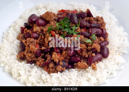 Teller mit Chili Con Carne Hackfleisch mit Bohnen und Reis Stockfoto