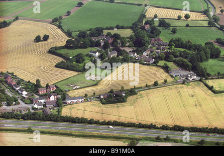 Luftaufnahme der Wand in der Nähe von Lichfield Staffordshire England Uk mit römischen Ruinen auf links und Watling Straße A5 Straße Stockfoto