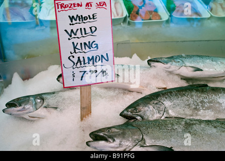 Frischer Lachs für Verkauf, Pike Place öffentlichen Markt, Seattle, Washington, USA Stockfoto