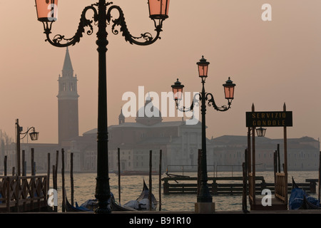 Italien Venetien Venedig Piazza San Marco mit San Giorgio Maggiore im Hintergrund Stockfoto