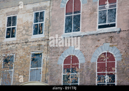 Rückseiten der Lagerhallen gemalt mit einem Trompe l ' oeil Effekt Gabriel Wharf, London, England. Stockfoto
