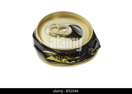 Zerkleinerte Einweg kann bereit für das recycling auf weißem Hintergrund Stockfoto