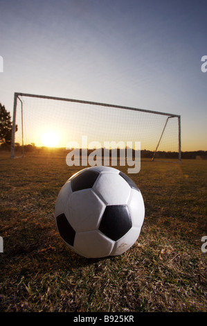 Fußball vor Torpfosten Pretoria Provinz Gauteng Südafrika Stockfoto