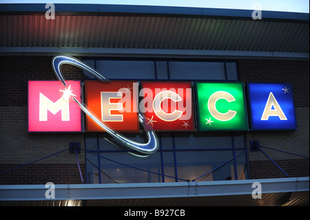 Mecca Bingo Zeichen Logo in der Nacht Stockfoto
