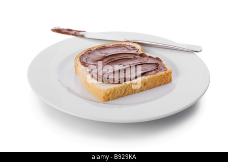 Haselnuss und Schokolade verteilt über eine Scheibe Brot Stockfoto