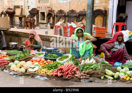 Bunter Markt Szene in Rajasthan, Indien. Stockfoto