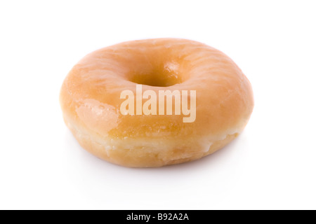 Donut oder Donut isoliert auf weißem Hintergrund. Ausschnitt nur amerikanische traditionelles Gebäck verglaste Zuckerguss Essen süßen Kuchen Snack einfach ausschneiden Stockfoto