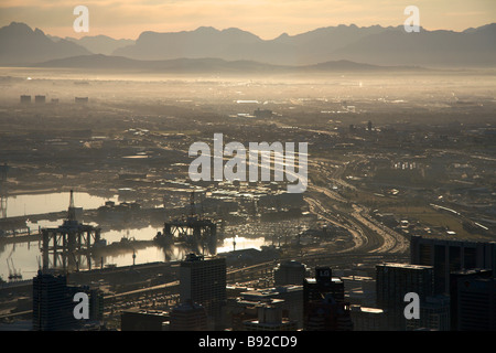 Blick über Kapstadt Hafen bei Sonnenaufgang Südafrika Western Cape Provinz Stockfoto