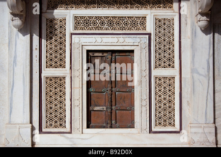 Scheich Salim Chishti Grab im Inneren die Freitagsmoschee in Fatehpur Sikri Indien Stockfoto