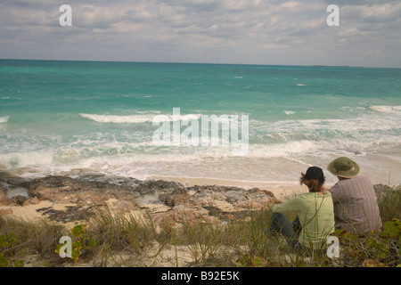 Bewundern Sie den Blick aufs Meer von Ciego De Avila Kuba paar Stockfoto