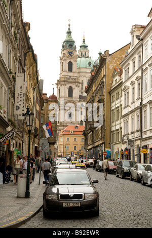 Gepflasterte Straße in Mala Strana in Prag Tschechische Republik Stockfoto