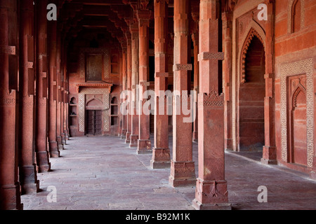 Im Inneren der Moschee in Fatehpur Sikri in Uttar Pradesh, Indien Stockfoto